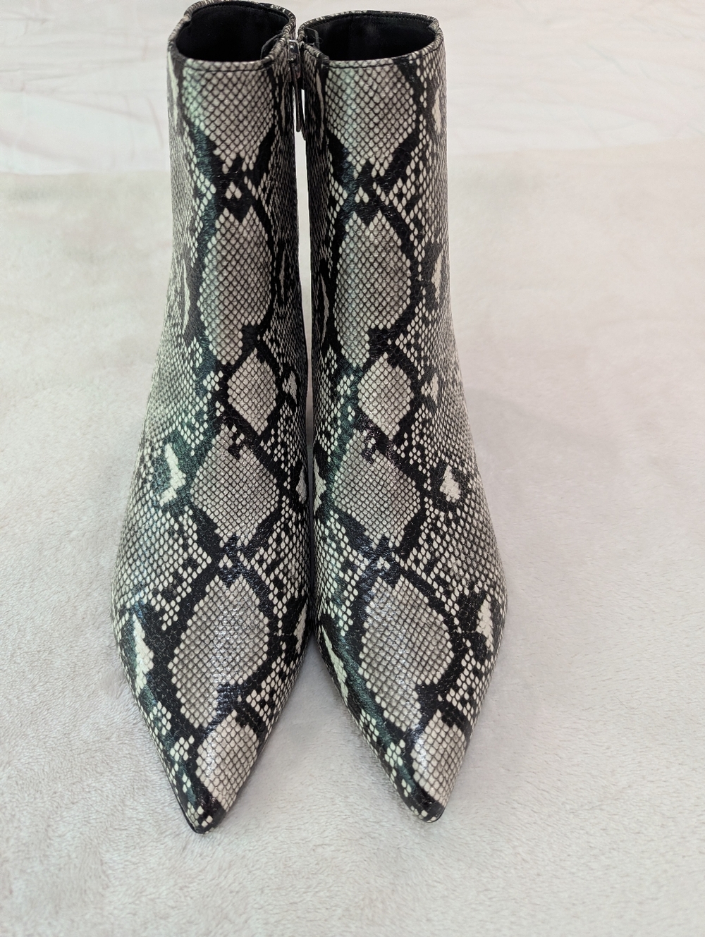 Marc Fisher Snakeskin Ankle Boots Pointed Toe Booties Size 8.5M Python Print